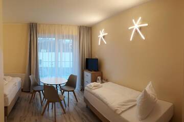 Фото номера Трехместный номер Апарт-отели Hotel Lazur Apartamenty г. Свиноуйсьце 12