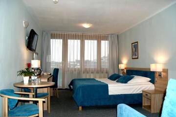 Фото номера Улучшенный трехместный номер Отель Hotel ***NAT Świnoujście г. Свиноуйсьце 2