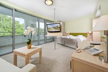 Фото номера Улучшенный двухместный номер с 1 кроватью Отель Hotel Interferie Medical SPA г. Свиноуйсьце 4