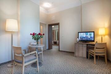 Фото номера Трехместный номер Отель Hotel Cesarskie Ogrody г. Свиноуйсьце 2