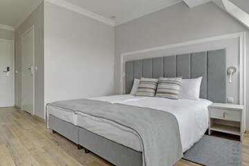 Фото номера Двухместный номер с 1 кроватью и собственной ванной комнатой Отель Hotel Trzy Wyspy г. Свиноуйсьце 23