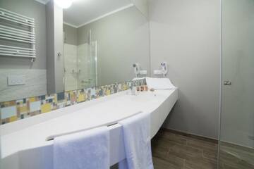 Фото номера Двухместный номер с 1 кроватью и собственной ванной комнатой Отель Hotel Trzy Wyspy г. Свиноуйсьце 26