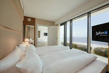 Фото номера Люкс Blue Sky, вид на море Отель Radisson Blu Resort Swinoujscie г. Свиноуйсьце 3
