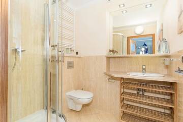 Фото номера Апартаменты с душем Апартаменты Apartamenty Villa Mistral by Renters г. Свиноуйсьце 7