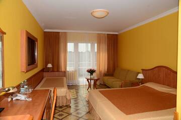 Фото номера Номер-студио (для 1-4 взрослых) Отель Hotel Polaris г. Свиноуйсьце 2