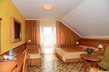 Фото номера Трехместный номер Отель Hotel Polaris г. Свиноуйсьце 4
